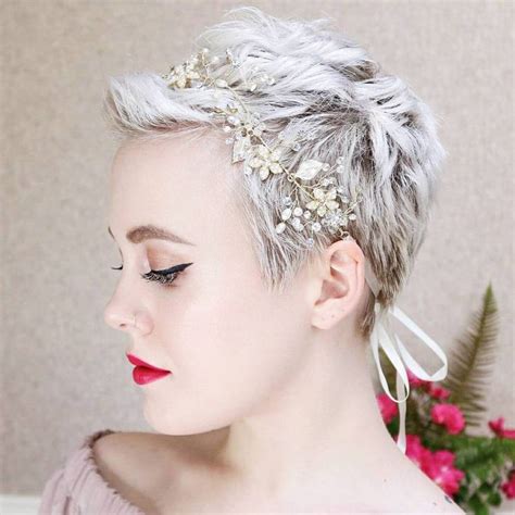 5 Essential Hair Accessories for Short-Haired Women