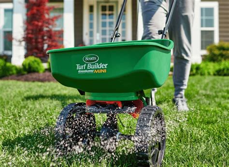 5 Essential Tips for Choosing the Perfect Commercial Lawn Fertilizer Spreader