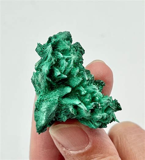 5 Extraordinary Facts About Fibrous Malachite: A Gemstone of Intriguing Beauty