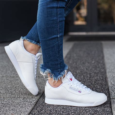 5 Gründe für Sneaker Weiß Leder Damen: Dein Style-Boost!