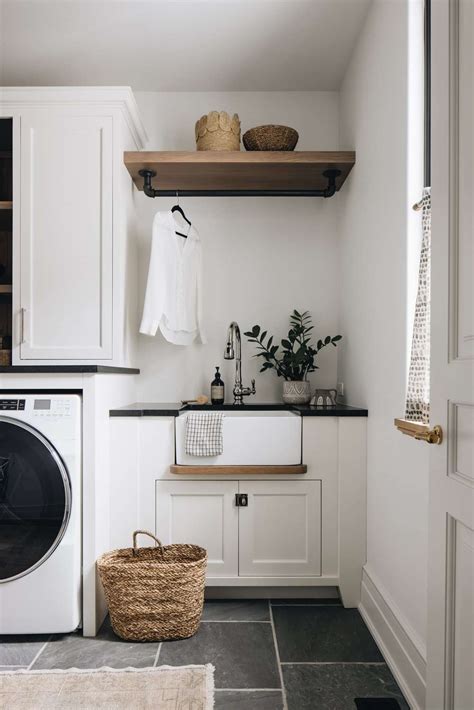 5 Must-Have Cabinets for a Pristine Laundry Room