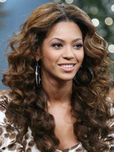 5 Popular Brown Wavy Long Celebrity Wigs in 2025