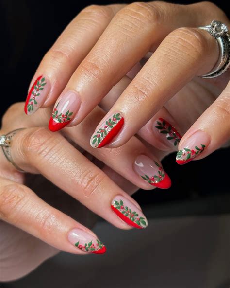 5 Subtle Christmas Nail Art Ideas for a Festive Manicure