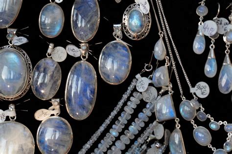 5 Types of Moonstone and Their Enchanting 2025 VS