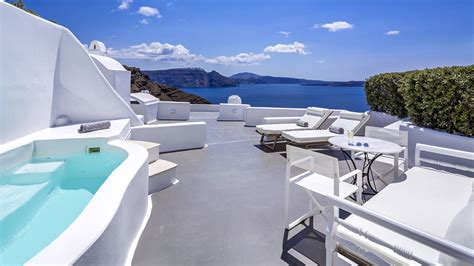 5 Unforgettable Five Star Hotels in Santorini