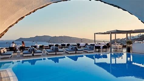 5 Unforgettable Luxury Hotels in Santorini: An Oasis of Opulence and Serenity