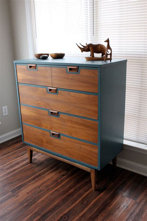 5 Unmissable MCM Dressers for a Mid-Century Modern Masterpiece