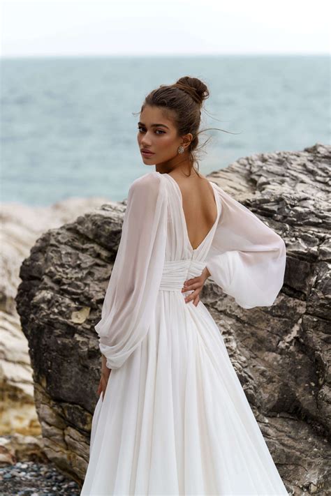 50+ Breathtaking Flowy Long Dresses with Sleeves