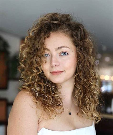 50+ Breathtaking Haircuts for Semi Curly Hair Females