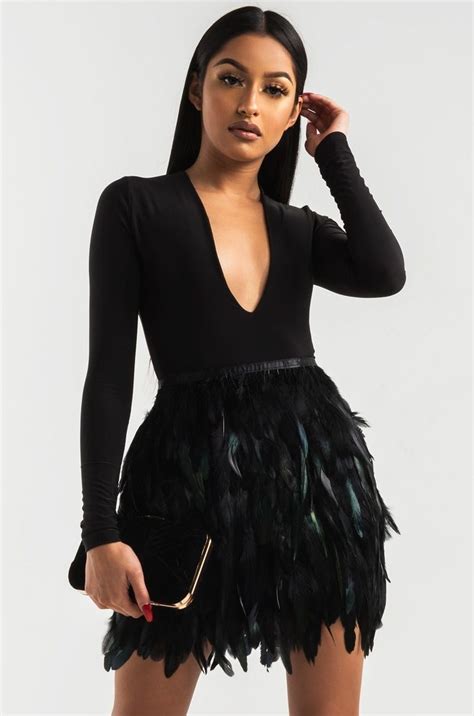 50 Fabulous Feather Dress Ideas That Will Make You Stand Out