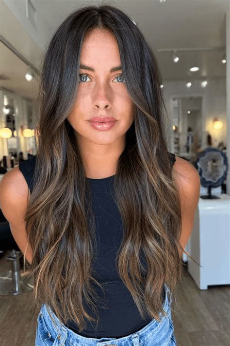 50 Shades of Brunette: Captivating Brown Hair with Face-Framing Highlights