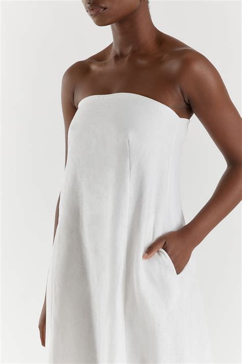 50 Shades of Style: The Alluring Allure of Strapless Linen Dresses