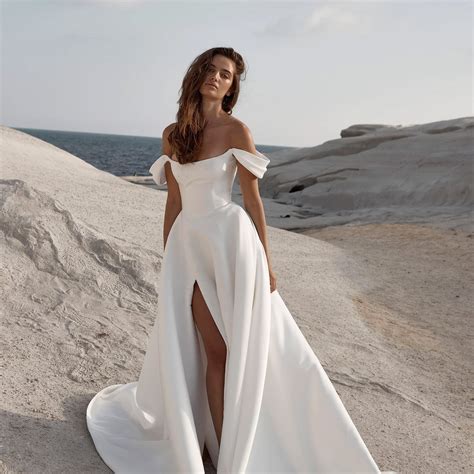 50 Stunning Ivory Wedding Dresses for a Timeless and Elegant Celebration