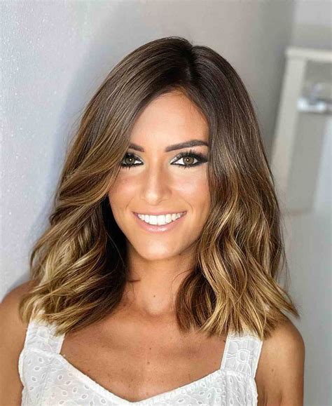 51 Wondrous Wavy Shoulder-Length Hair Ideas for 2023