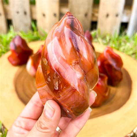 55 Essential Carnelian Flame Facts That Will Make You Want to Drop Everything and Use It