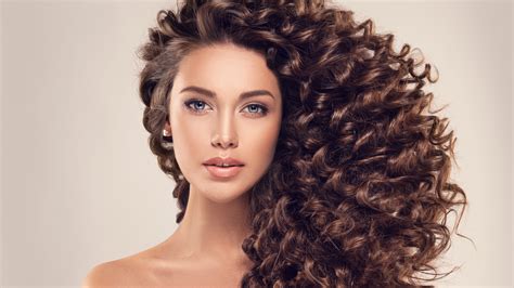 55 Gorgeous Hairstyles for Curly Hair That Will Make You Stand Out