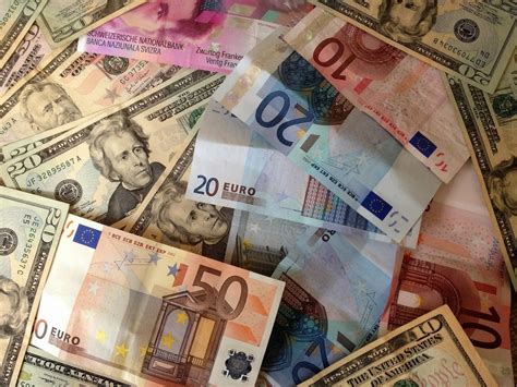 590 EUR in USD: Converting Euros to Dollars