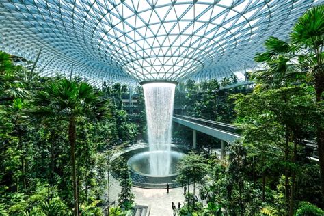 6 Amazing Things To Do in Changi Airport