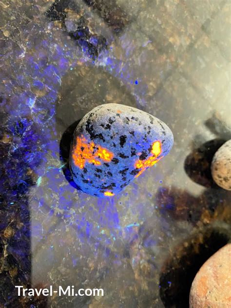 6 Astonishing Rocks That Glow in the Dark: Illuminating Nature's Secrets