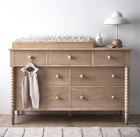 6 Essential Dresser Features for a Nursery