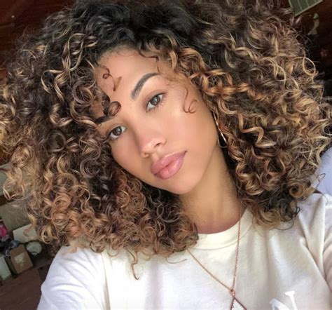 6 Irresistible Hair Trends for Curly Hair in 2023