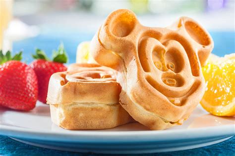 6 Mickey Mouse Foods That Will Make Your Disney Trip Even More Magical