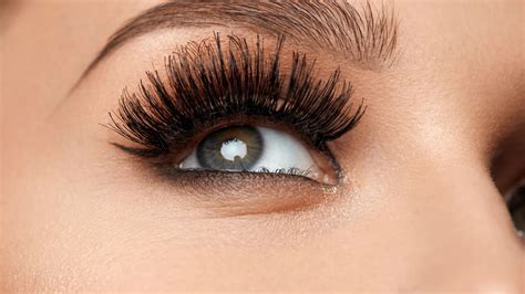 7 Best Good Fake Eyelashes That Will Make Your Eyes Pop