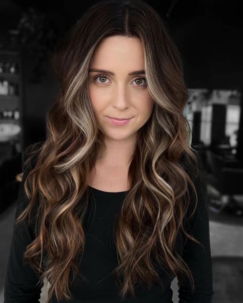 7 Captivating Brown Hair with Face-Framing Highlights