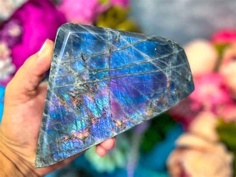 7 Captivating Colors of Labradorite: A Spectrum of Enchantment