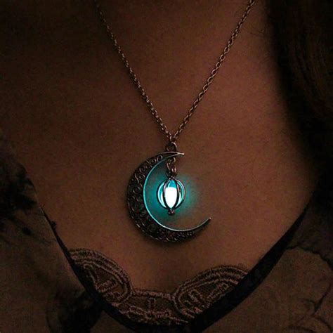 7 Captivating Moonstone Necklaces for Glowing Style