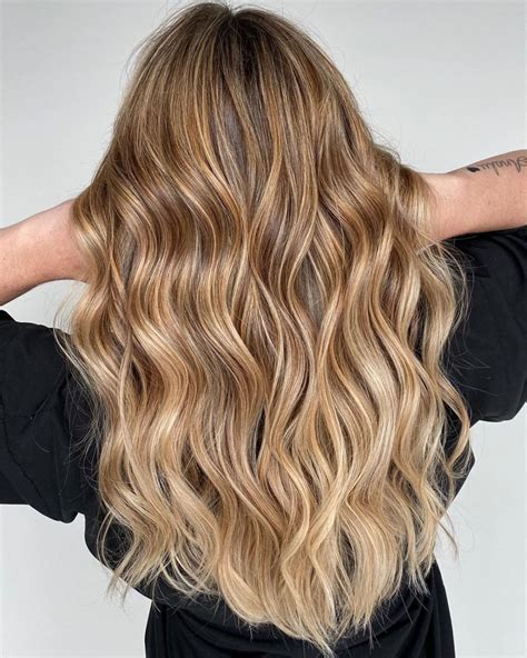 7 Caramel Blonde Hair Color Combinations That Will Make You Glow