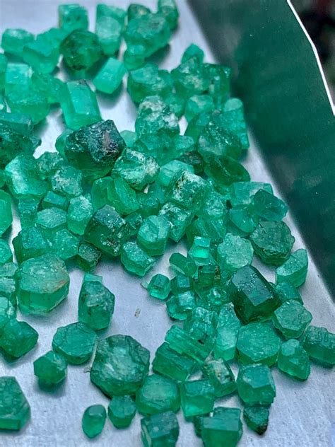 7 Emerald Crystals Applications That Will Make You Green with Envy