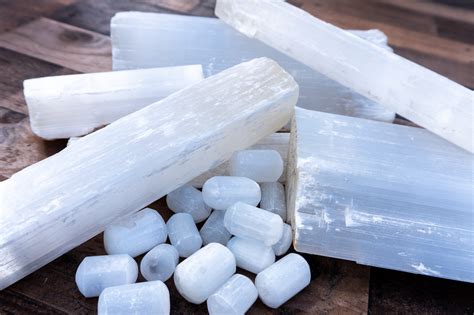 7 Incredible Selenite Healing Properties Backed by Science