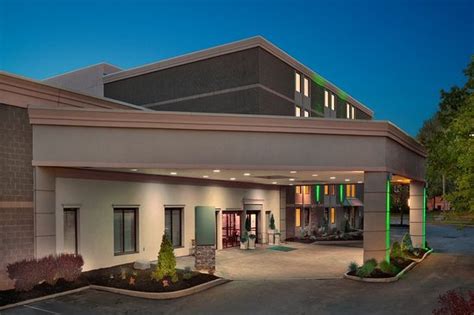 7 Reasons to Choose Holiday Inn Finger Lakes Region for Your Next Vacation: