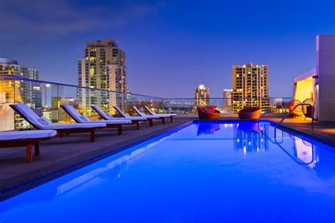 7 Rooftop Pools near Me, Reviewed + Tips for Planning Your Visit