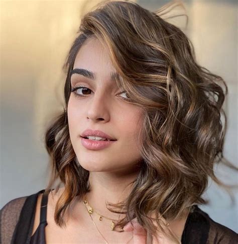 7 Slick Ways to Enhance Short Dark Hair with Highlights