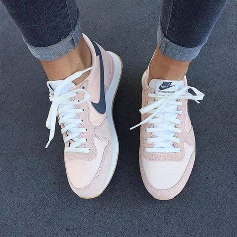 7 Sommer-Sneakers: Dein Style-Upgrade!