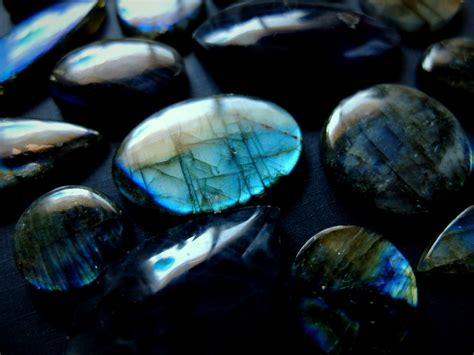 7 Stunning Facts About Gemstones Labradorite