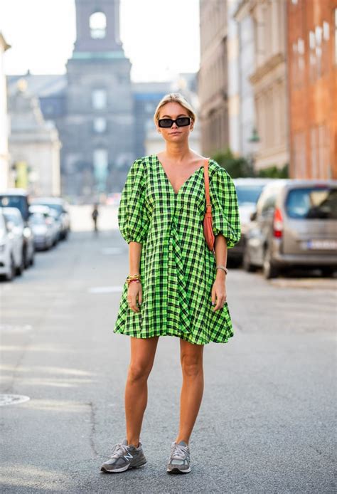 7 Tips for Rocking the Puffed Sleeve Dress Trend