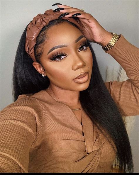 7 Unforgettable Part in the Middle Wigs with a Headband Hairstyles That Will Turn Heads