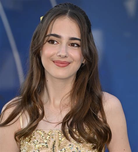 7 Young Actresses with Brown Hair Who Are Making Waves in Hollywood