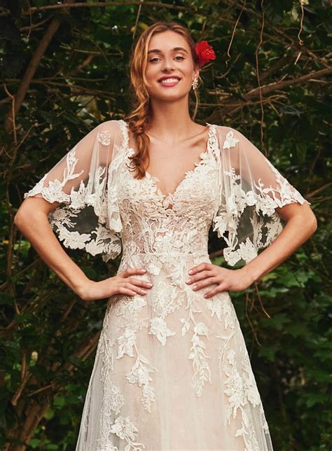 75 Best Bohemian Wedding Dresses for a Whimsical Celebration