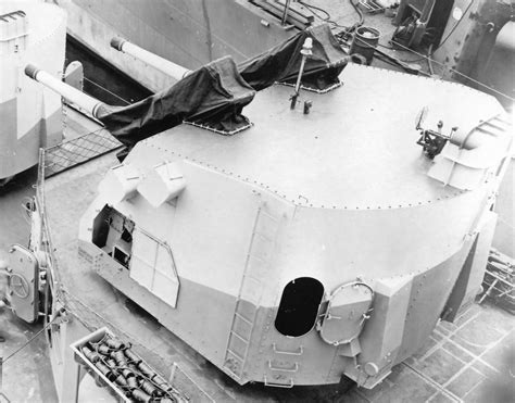 8 × 5-inch/38-caliber anti-aircraft guns (mounted in 4 twin turrets)