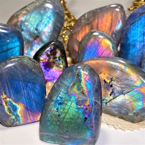 8 Astonishing Secrets of Labradorite: The Mystic Gemstone