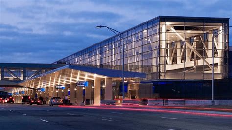 8 Detroit Airport Sleep & Park Options for the Exhausted Traveler