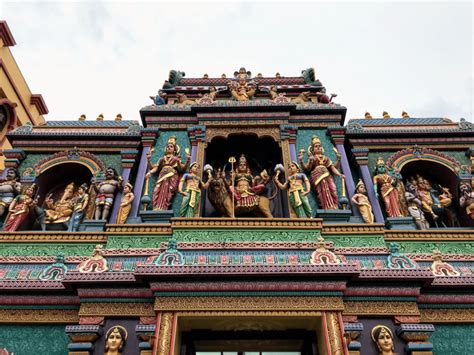 8 Enchanting Hindu Temples in Singapore: A 2025 Pilgrimage Guide