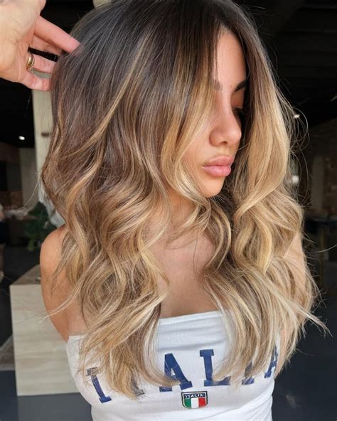 8 Stunning Honey Blonde Ombre Transformations That Will Leave You Mesmerized