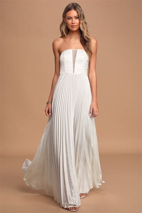 9 Ivory Maxi Dresses That Will Make You Feel Like a Greek Goddess