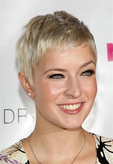 9 Sensational Short Hairstyles for Women with Thinning Hair