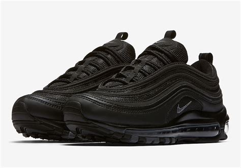 97 air max triple black